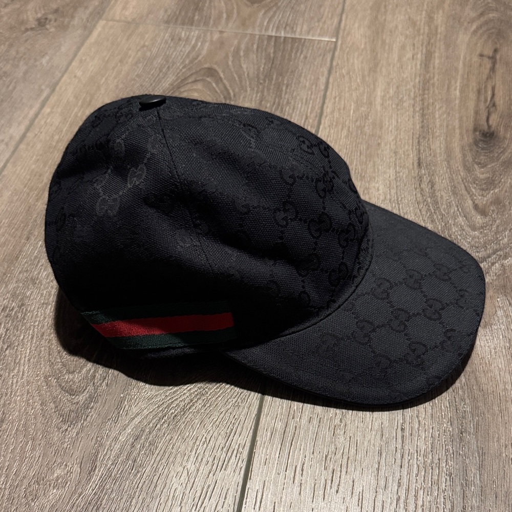 Gucci Black Cap with Red and Green Stripe